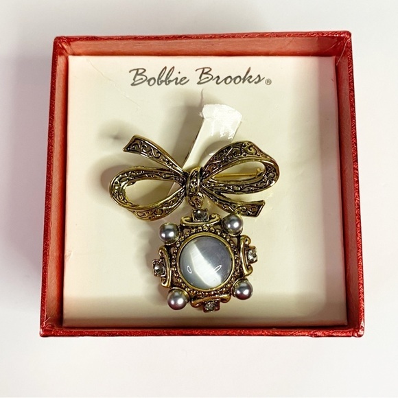 Bobbie Brooks Vintage Victorian Bow Rhinestone Brooch - Picture 1 of 2